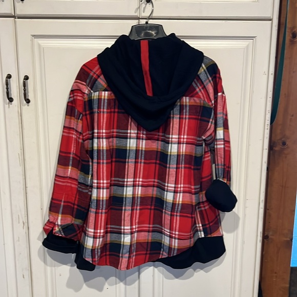 Cutest, comfiest, flannel/thermal shirt. Bluivy brand size M. Never worn. - Picture 3 of 3